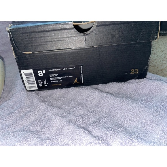 Air Jordan 11 low “Easter” white/emerald sz 8.5 - Picture 7 of 7